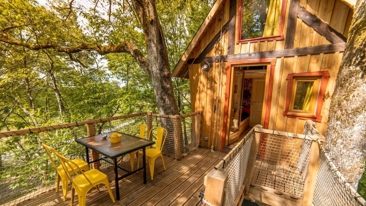 Lamothe-Fenelon Cabin | Cartoon hut with spa in the trees