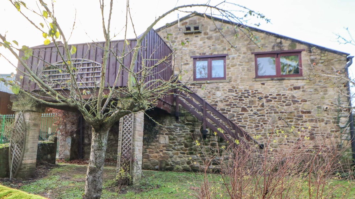Great Langton Cottage | CARVIN-TOR, family friendly, with hot tub in Northallerton