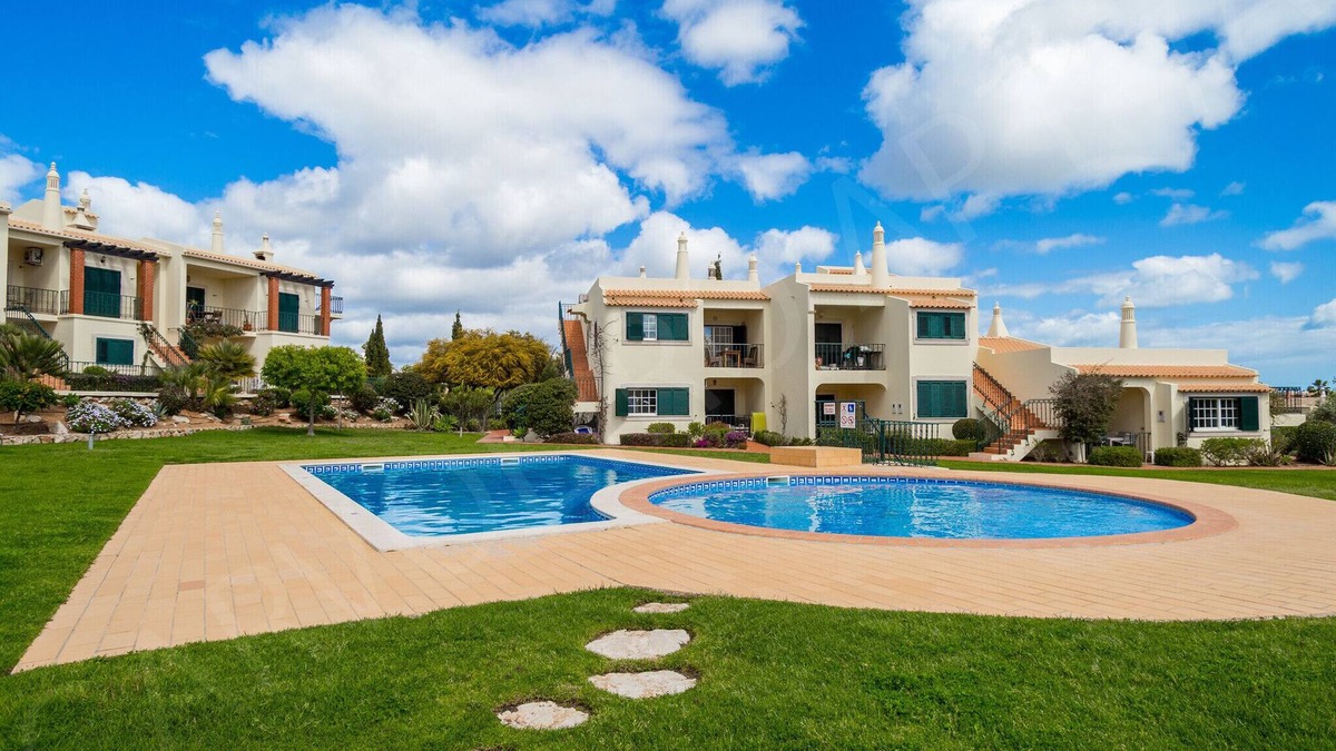 Mato Serrao Apartment | Carvoeiro Apartment 7A | professionally cleaned | 2-bedroom apartment | gated complex | communal pool | close to Carvoeiro