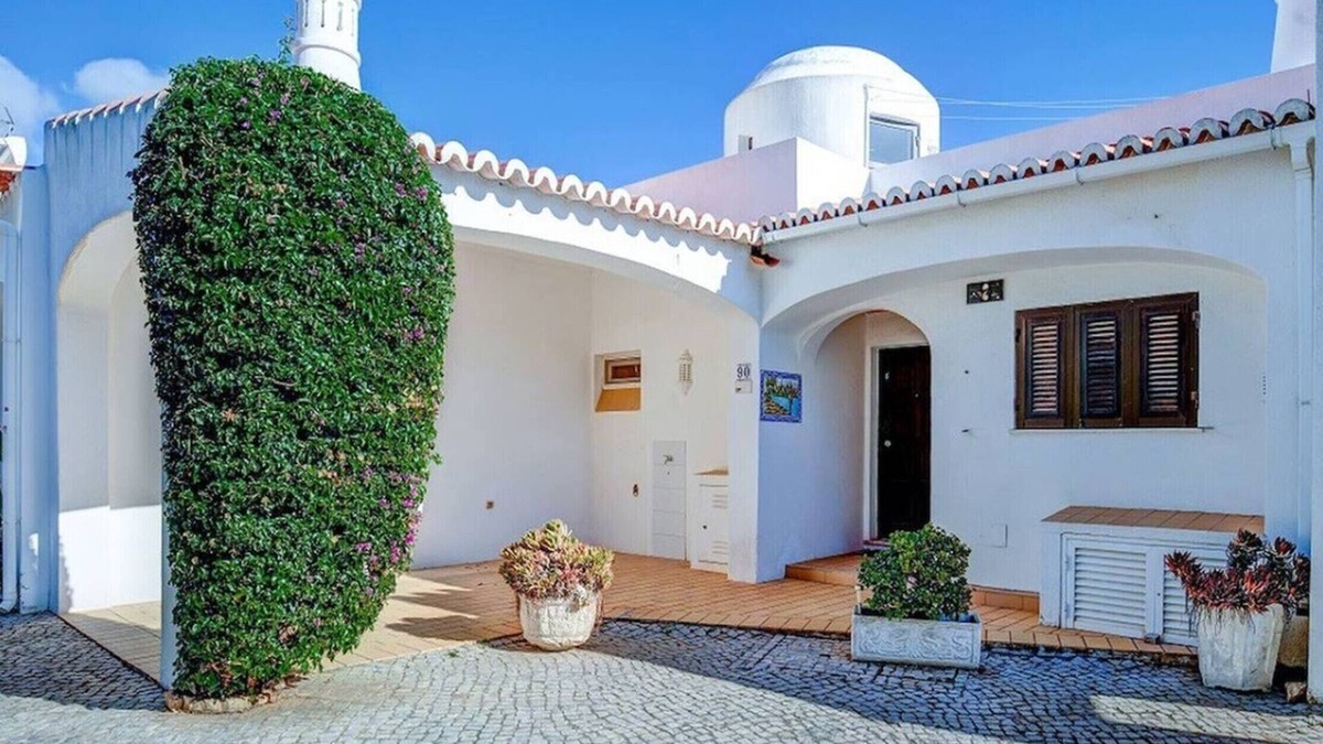 Areias Dos Moinhos House | CARVOEIRO POOL HOUSE by VACATIONY