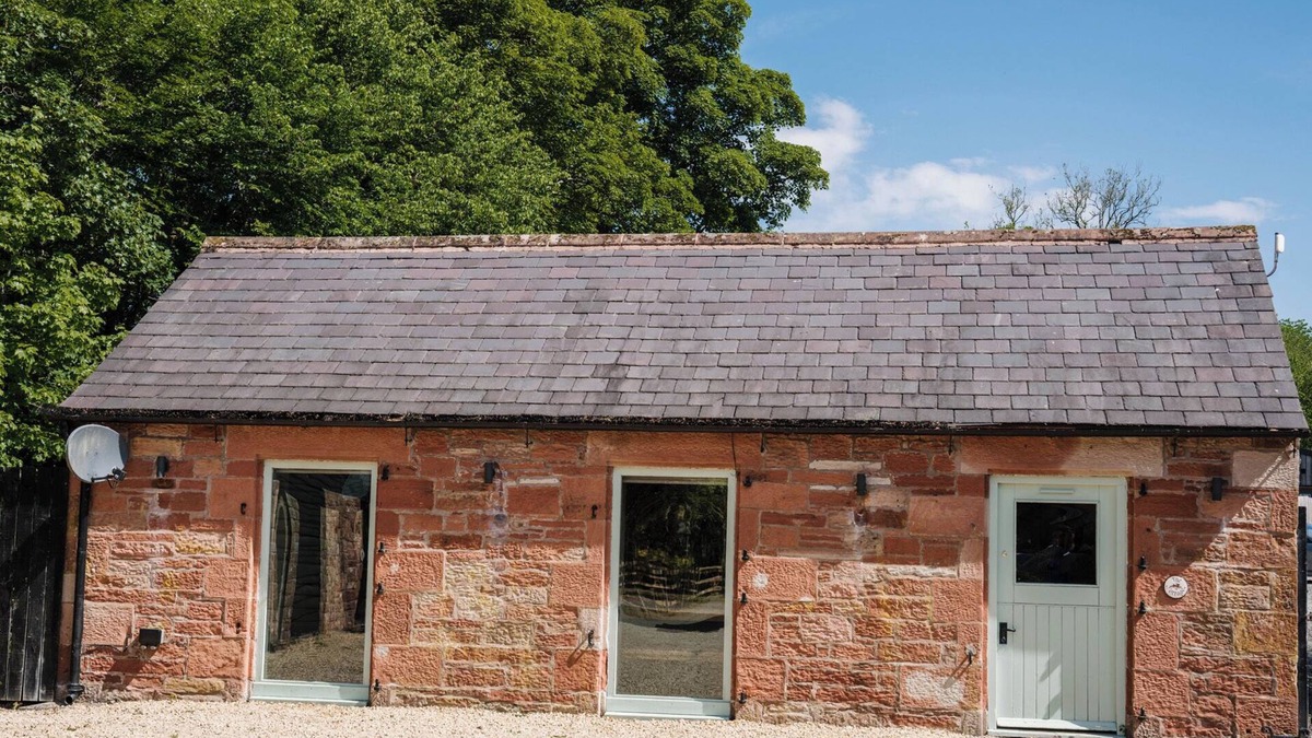Carlisle Cottage | CARWINLEY MILL HOUSE COTTAGE, romantic, with hot tub in Longtown