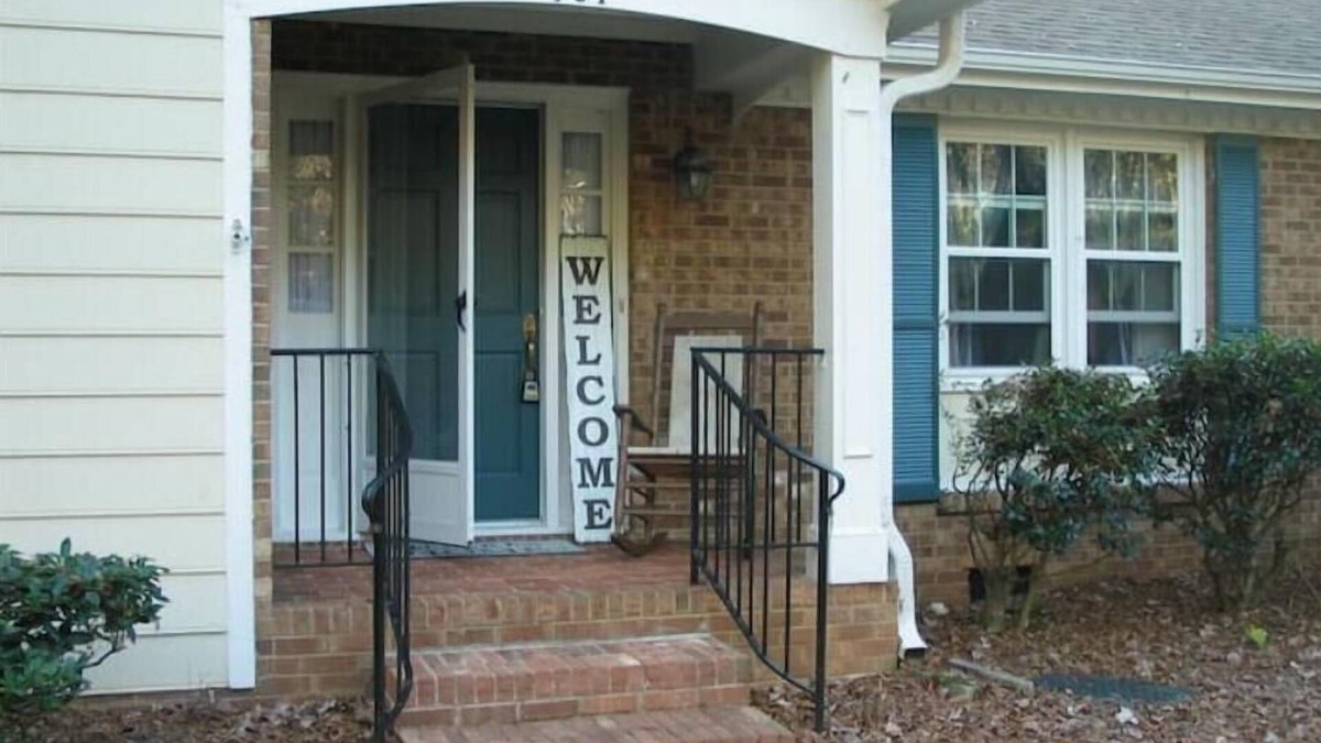 Cary House | Cary Top Location Ranch Home