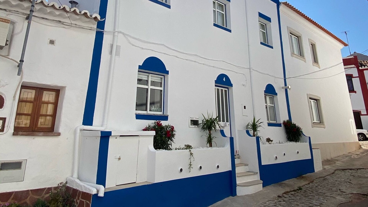 Sao Bartolomeu de Messines House | Casa Azul is a beautiful home in a Portuguese village, 30 km from Albufeira.
