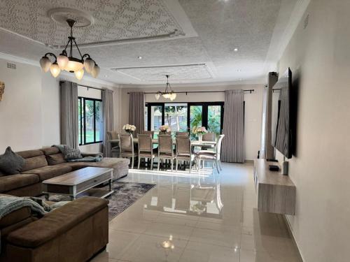 Harare Apartment | Casa 4 Bedroom house with Solar and Borehole water