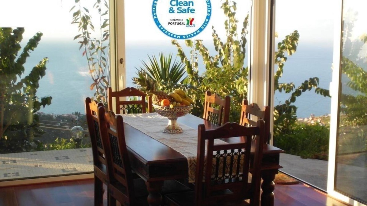 Canhas Apartment | Casa Albatros- with 180 degrees sea view with private garden, entrance and WiFi