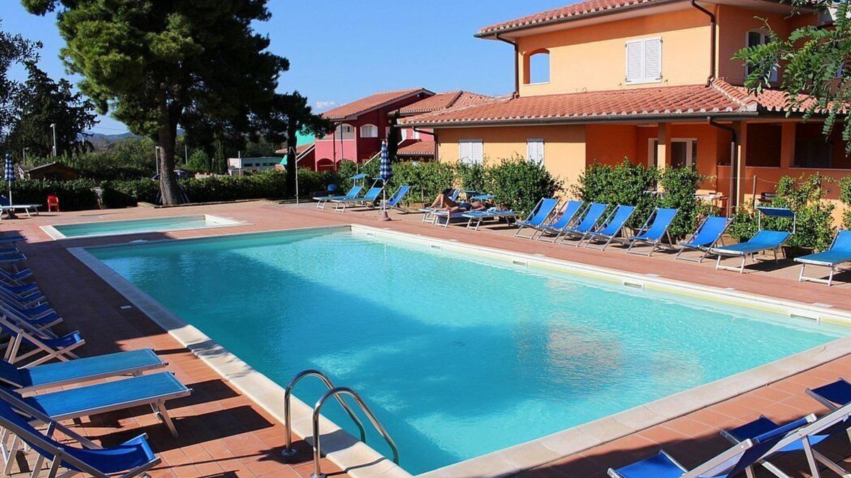 Puntone House | Casa Aliade B: A graceful studio apartment surrounded by the greenery.