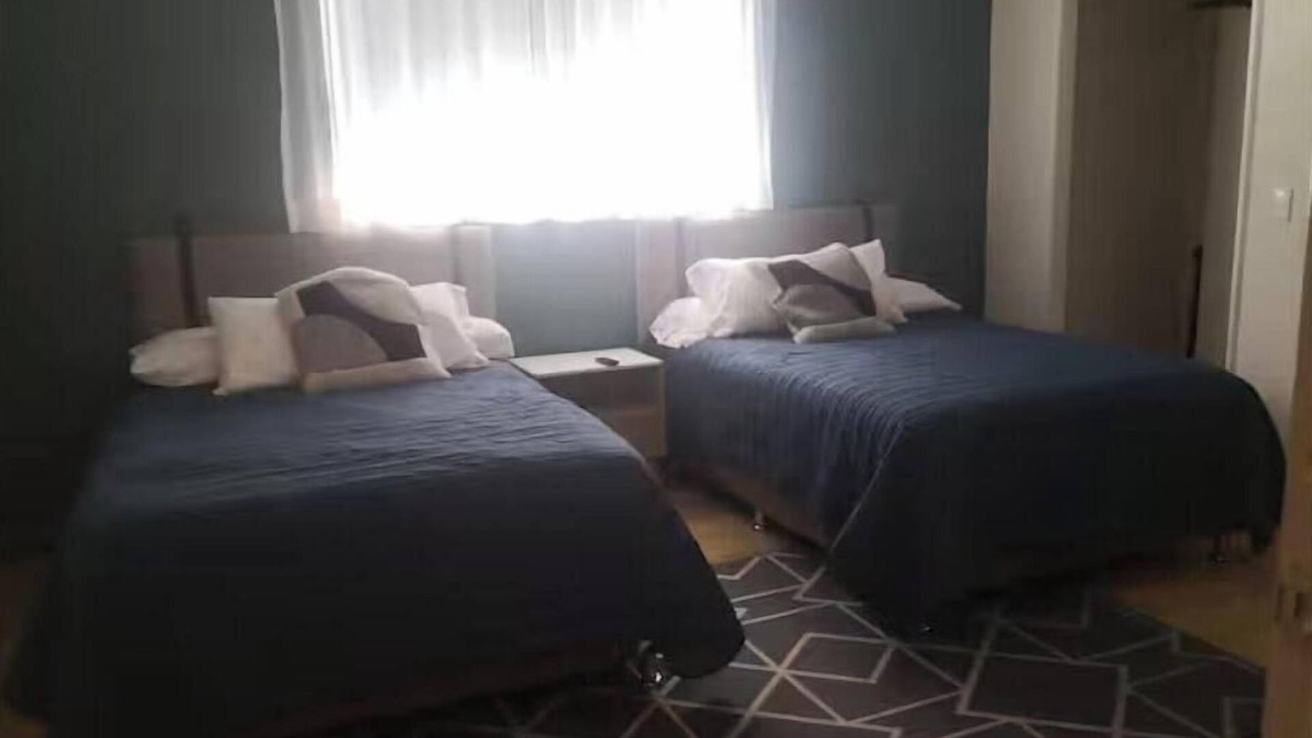 Zona Minerva House | Casa Almera - Colonia Americana - 8 BR 8.5 bath AC