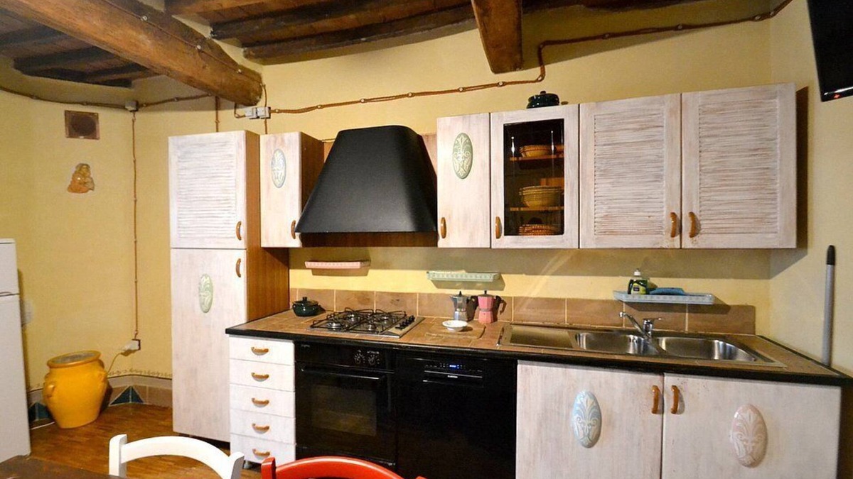 Sansepolcro Apartment | Casa Almo A: A welcoming apartment that is part of an ancient historic building, with Free WI-FI.