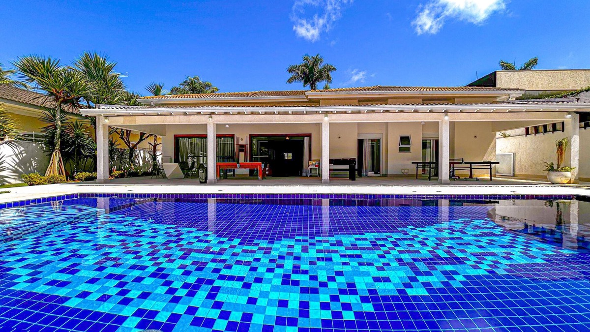 Jardim Acapulco House | Casa Alto Luxo - Lazer Completo - Piscina Climatizada, Sauna, Campo de Futebol