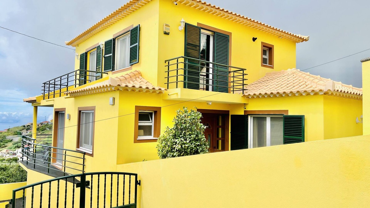 Canhas House | Casa Amarela by Your Madeira Rentals