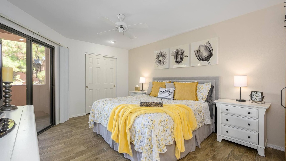 Paradise Valley Village Condo | CASA AMARILLO - Anasazi Village - Updated Top Floor Unit