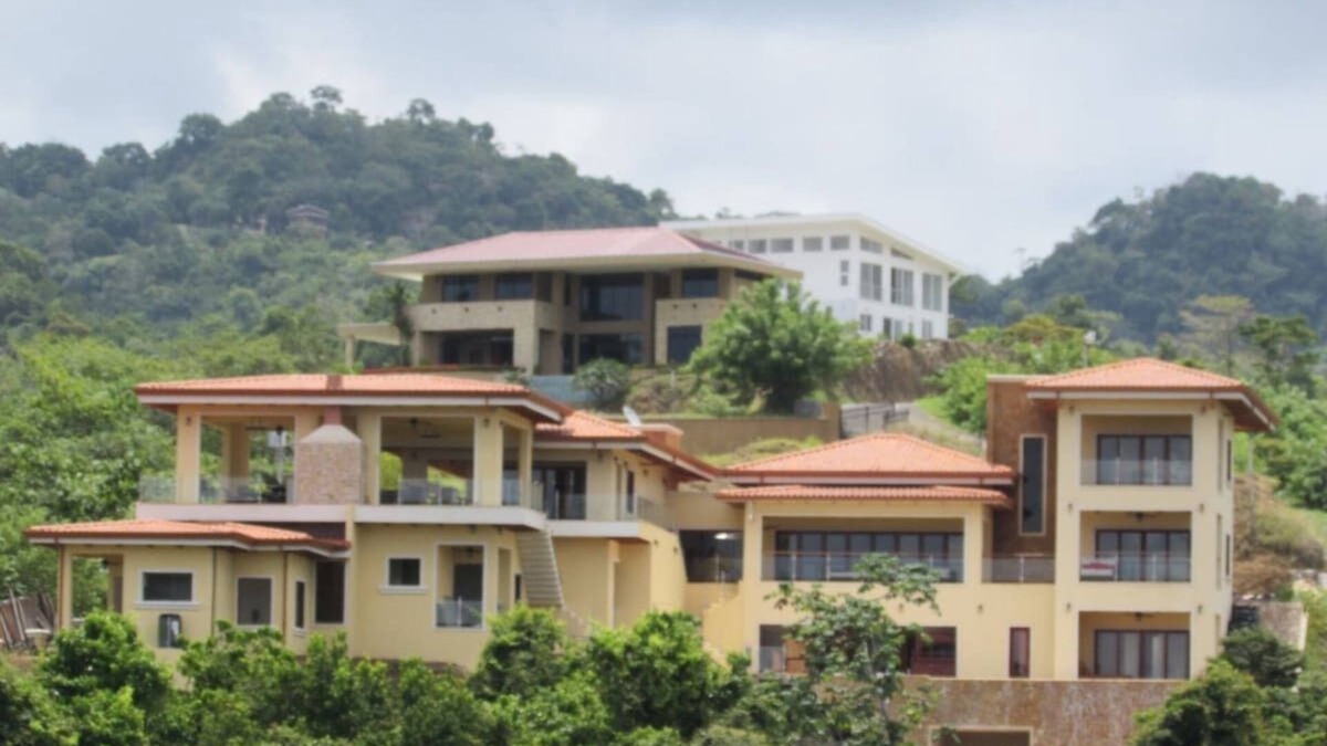 Playa Hermosa Villa | Casa Amarillo Jaco Beach