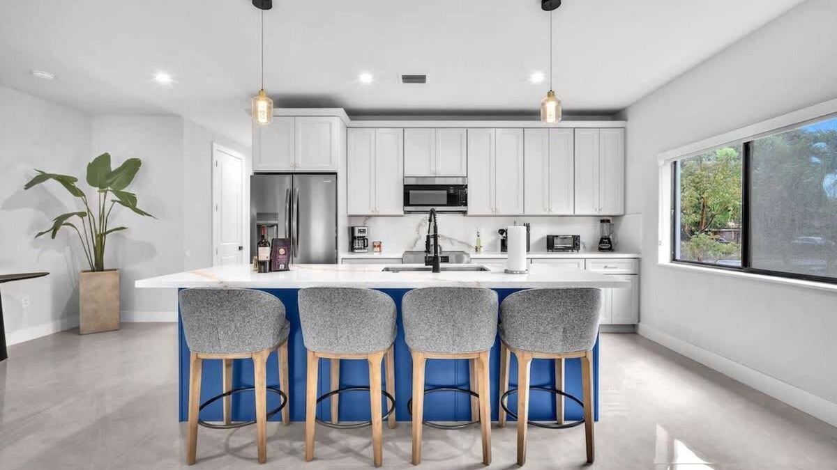 West Little Havana Apartment | Casa Amoret - Brand New Family-Friendly Retreat