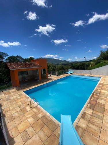 Vargem House | Casa ampla, 2 qtos, varanda, região de Extrema