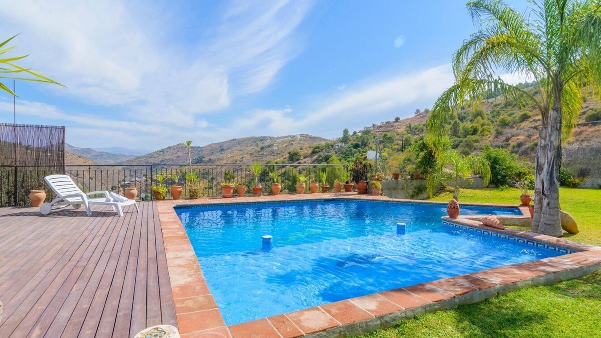 Guaro Villa | Casa Ana de Guaro by Ruralidays