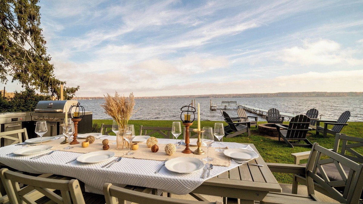 Mayville House | Casa Andante - Lakefront Escape