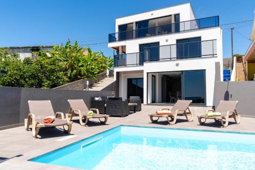 Estrela da Calheta House | Casa Antonette, Lovely house with a pool