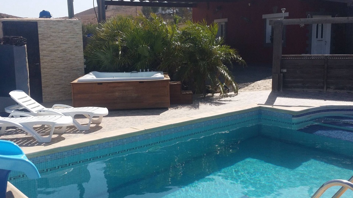 Tuineje House | Casa Ary - Villa with private swimming pool, BBQ, free WiFi ideal for families