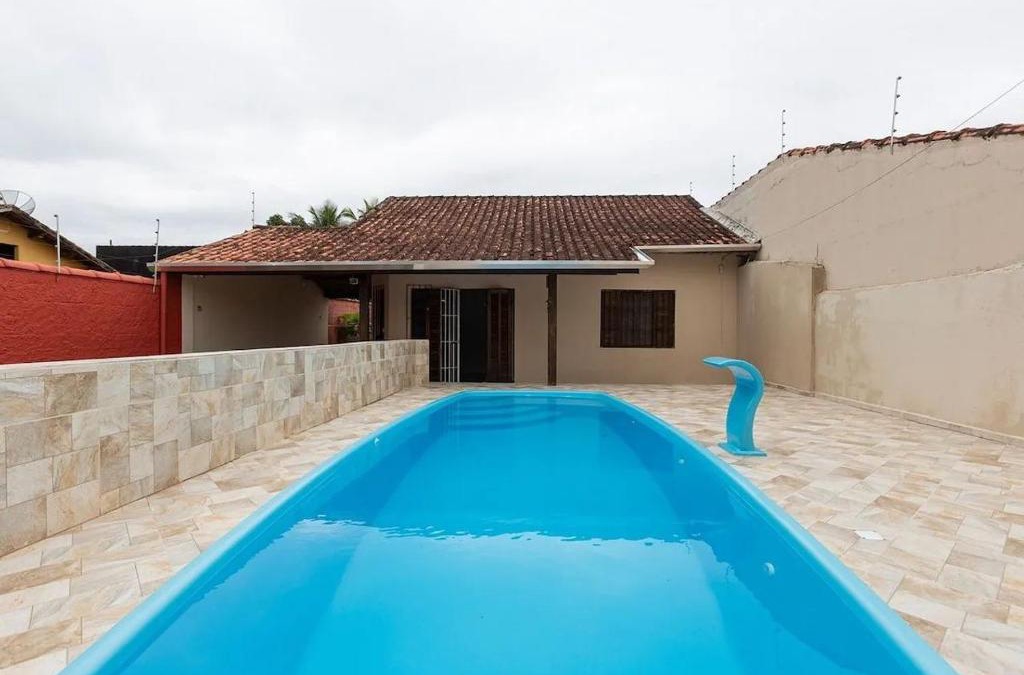 Itanhaem House | Casa até 13 pessoas, Praia de Gaivotas, Itanhaém, piscina,300MB WiFi, churrasqueira