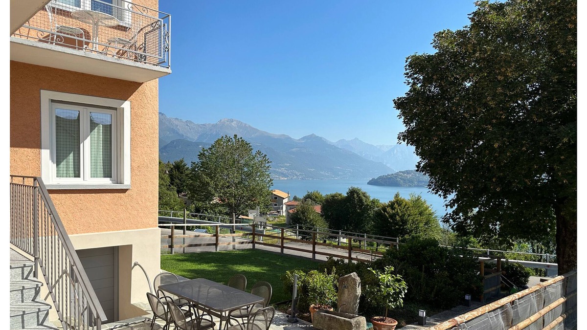 Vignola House | "Casa Azalea" - Lake Como view - garden and private parking - free WiFi