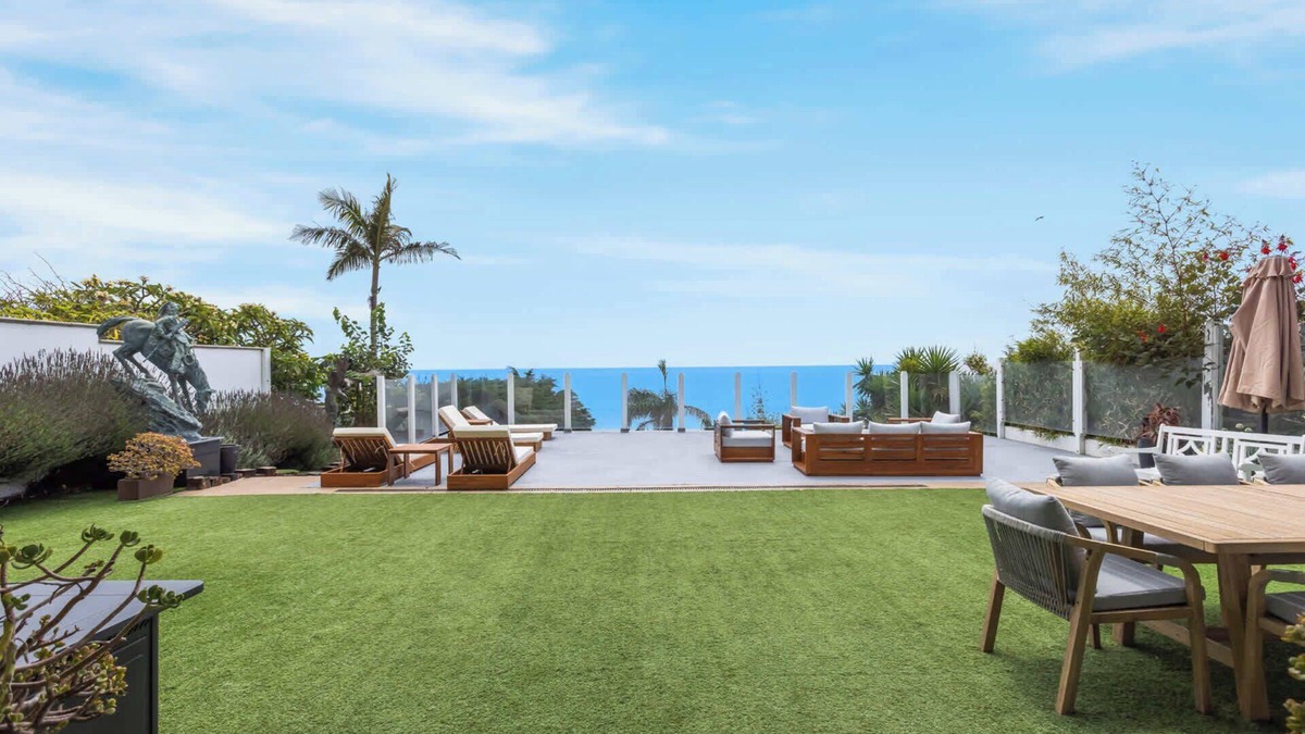 Malibu House | Casa Azul by Oraklus