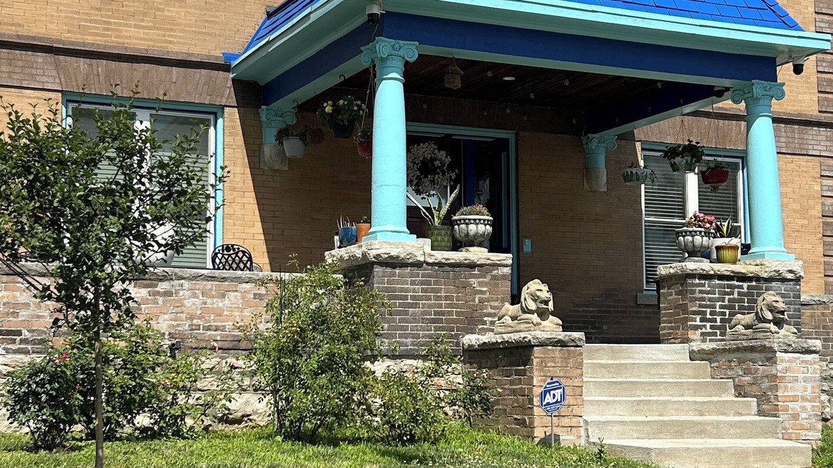 Westport House | CASA AZUL DE VIDA. 1 min next to the Street Car.