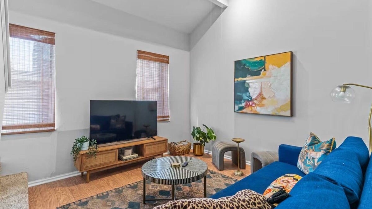 Soulard Apartment | Casa Azul Soulard Modern Loft Near Busch Stadium