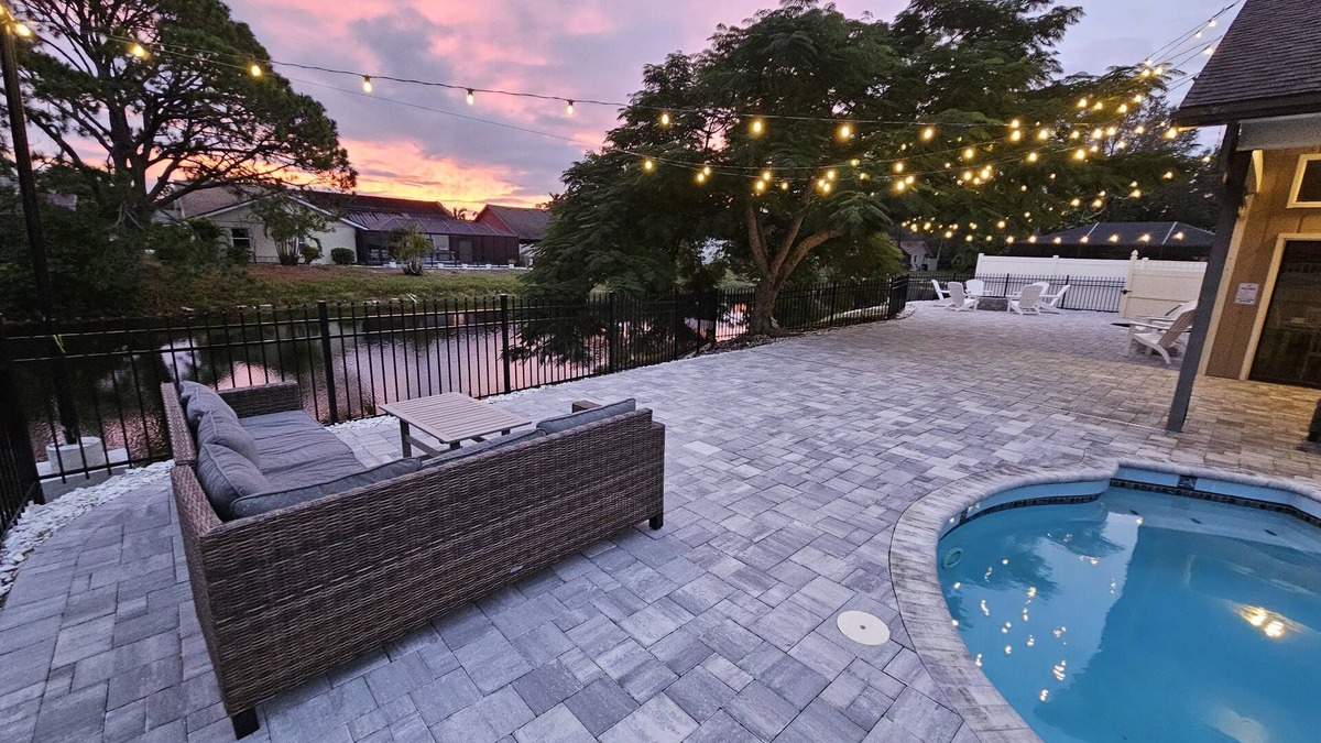 Palma Sola House | Casa Bella-5BR/Waterfront/Pool/Spa