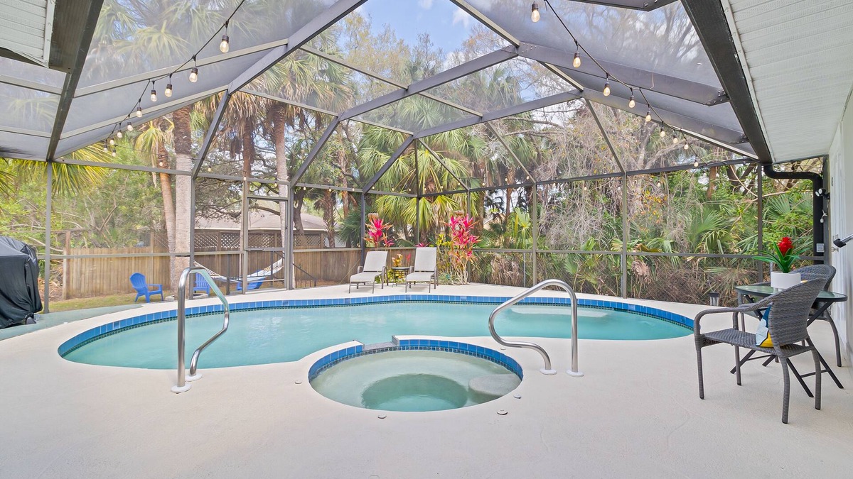 North Port House | 'Casa Bella' Florida Getaway w/Heated Spa & Grill