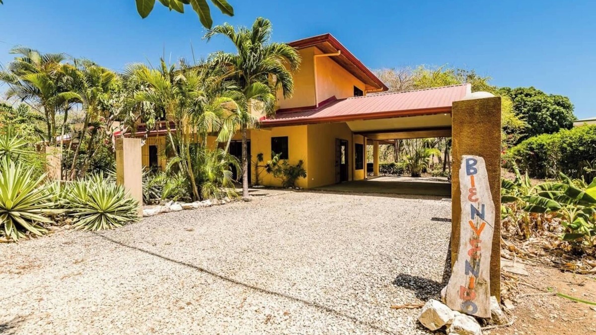 Junquillal House | Casa Bendita – 3BR + Loft Just Steps from the Beach