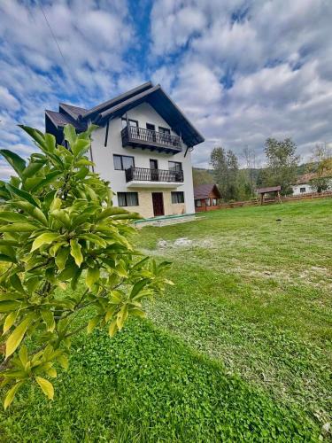 Rucar House | Casa BiaFlor
