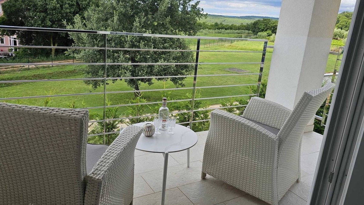Matohanci Apartment | CASA BIANCA One-Bedroom Apartment with Balcony 1