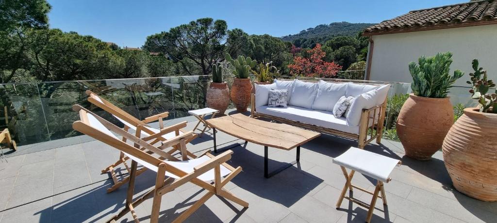 Pals Villa | Casa Blanca