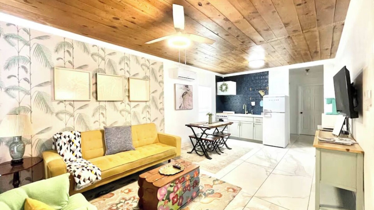 Southside House | Casa Blanca near Downtown