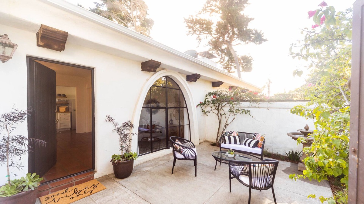 Montecito Cottage | Casa Blanca Retreat- New Montecito Casitas- 5 min to Beach!