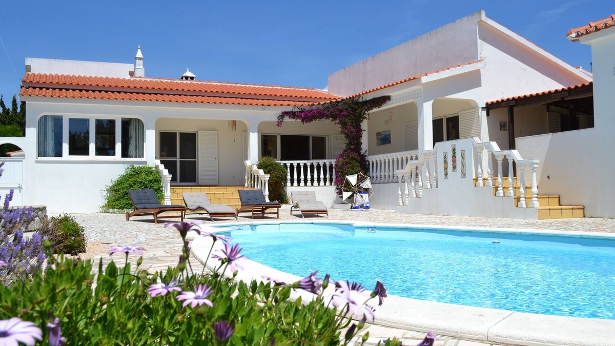 Aljezur Villa | Casa Borboleta Well maintained villa with sea views, large garden and pool, dream location