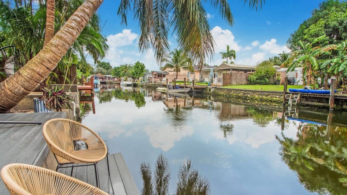 North Central Hollywood Villa | Casa Cabana | Pool | Waterfront | Beach 12 min
