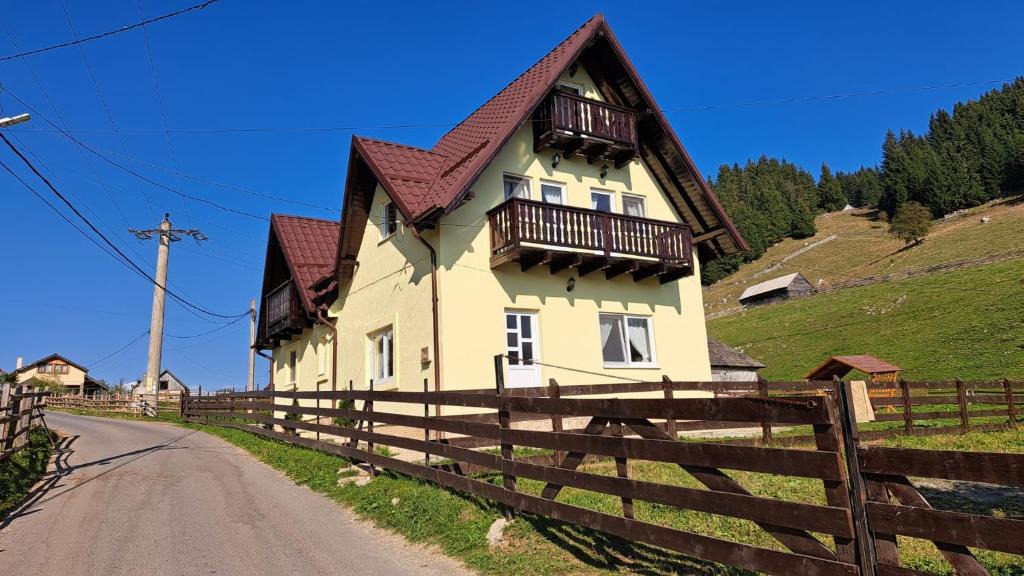 Moeciu de Sus House | Casa Caprioara