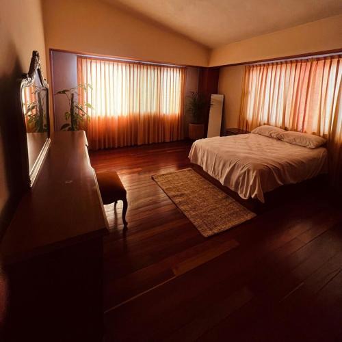 Calzada Madero Apartment | Casa Carmesí