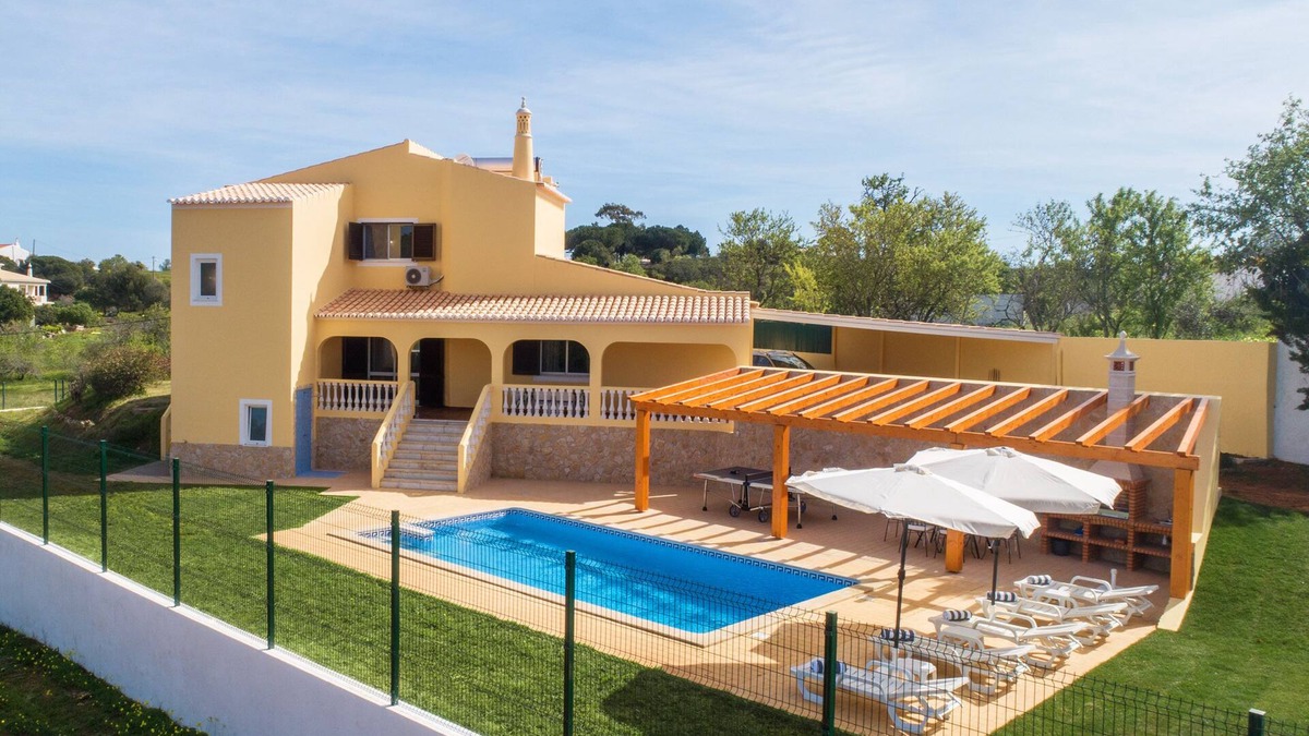 Lagoa e Carvoeiro Villa | Casa Carmo - Villa with private pool, billiards and table tennis.
