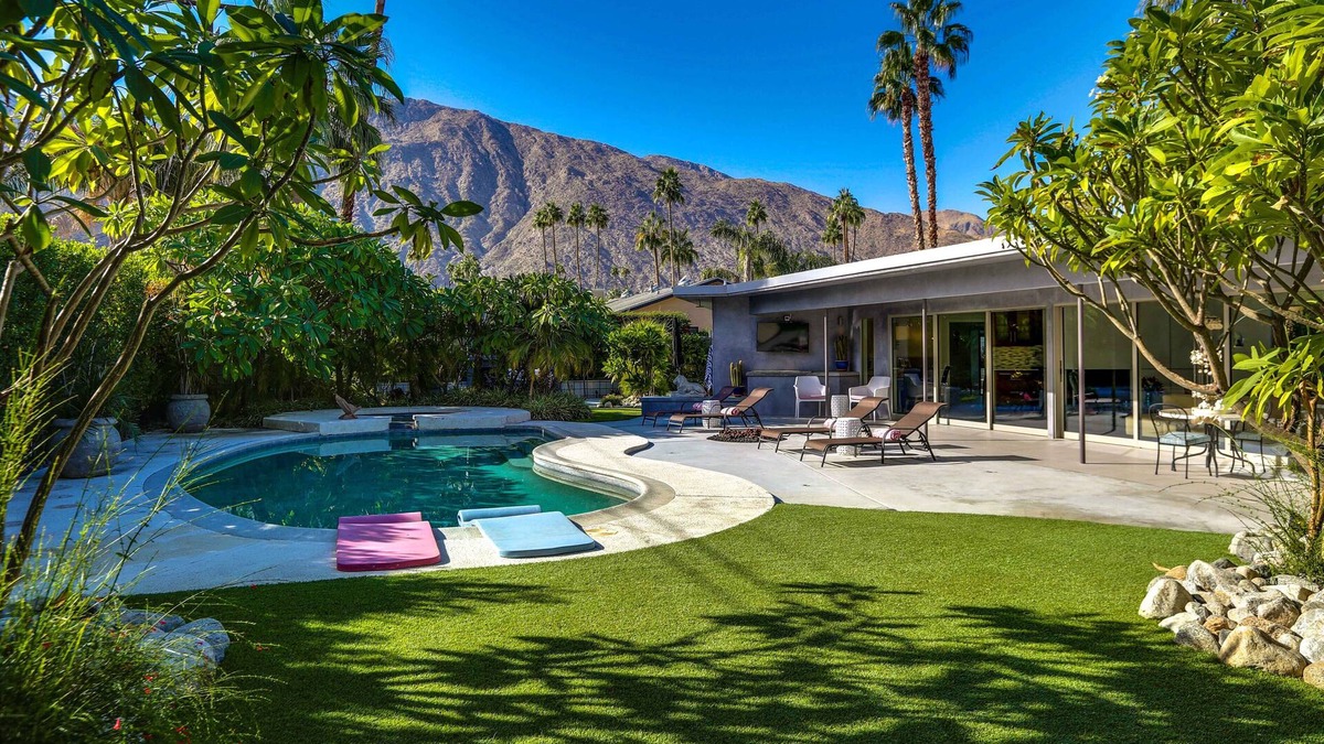 Tahquitz River Estates House | Casa Chill! Private Villa! Pool! Spa! 3 Fireplaces! Mt Views! Walk to Downtwn PS
