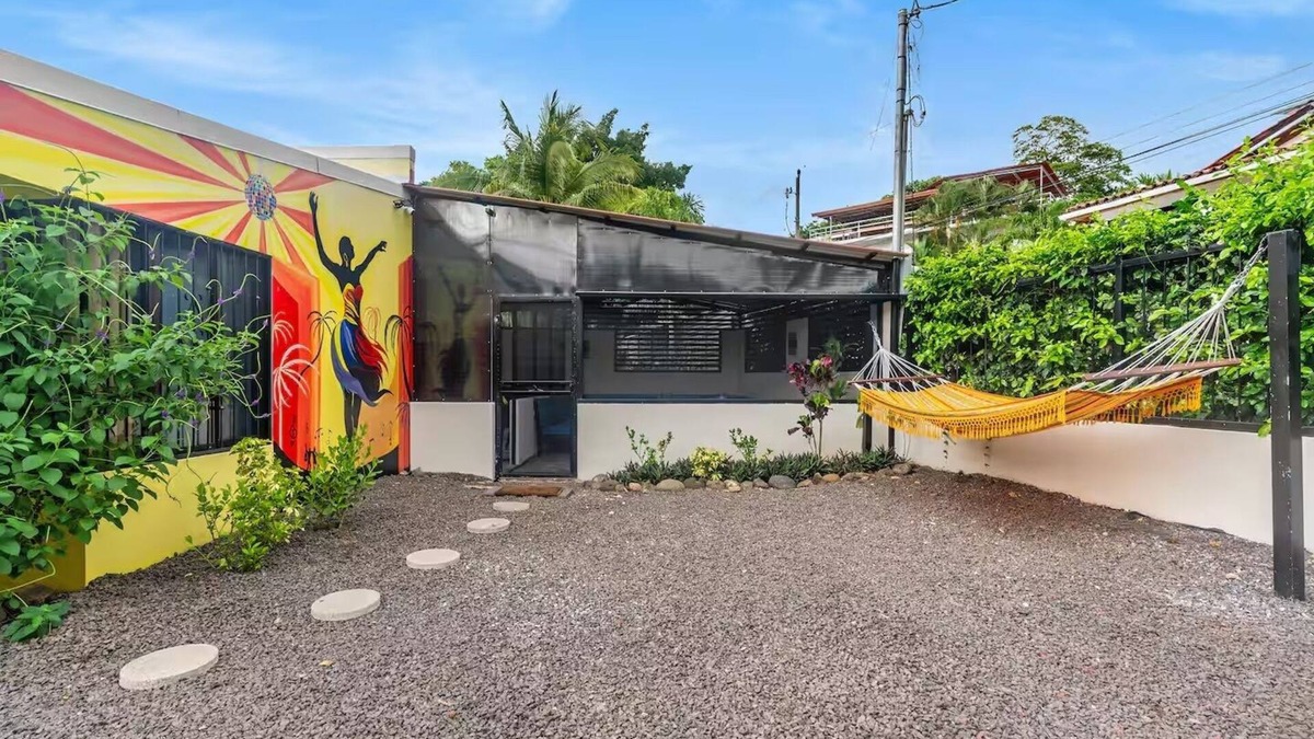 Coco Sunset Hills House | Casa Claudia - 5 min walk to beach