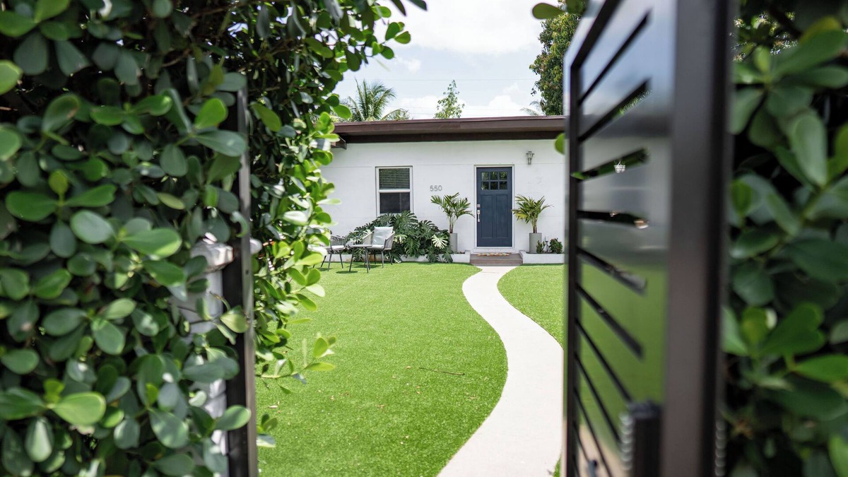 Miami Shores House | Casa Clusia! A Charming 2-bedroom home perfect for your Miami trip!