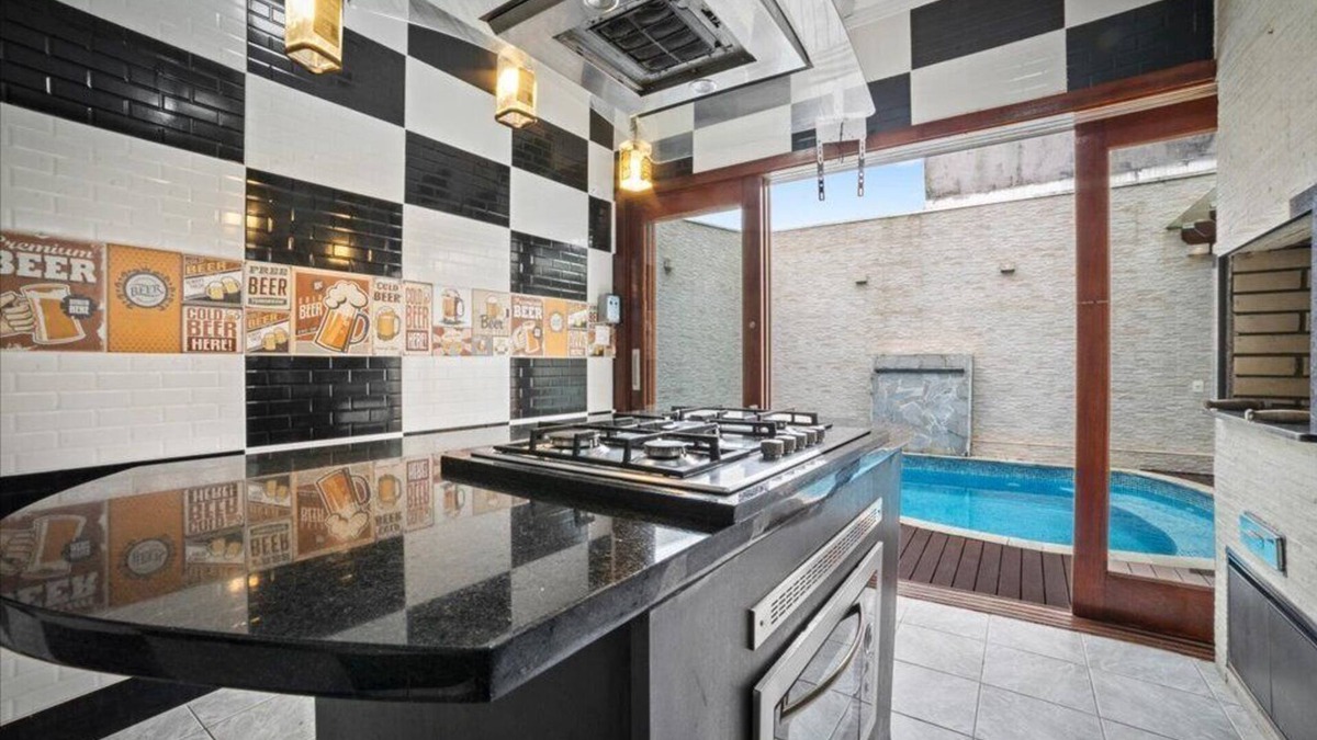 Centro House | Casa com Piscina na Enseada a 50 Metros da Praia