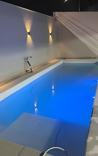 Jardim Flamboyant House | Casa Com Piscina a 8min da praia