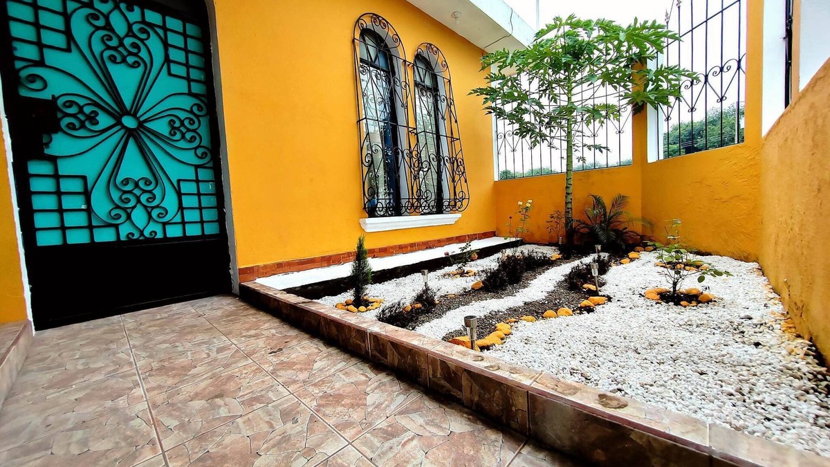 Mazatenango House | Casa Completa con A/C- Parqueos Gratis - 7 min. Plaza Americas- Mazatenango.