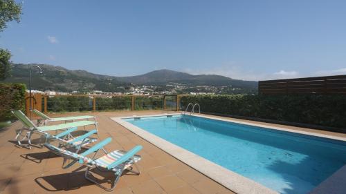 Tomino House | Casa con piscina a orilla del Rio Miño
