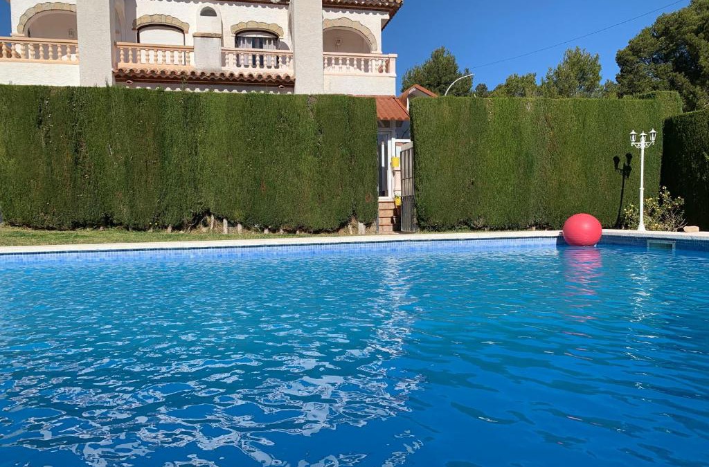Miami Platja House | Casa con piscina para 5 personas