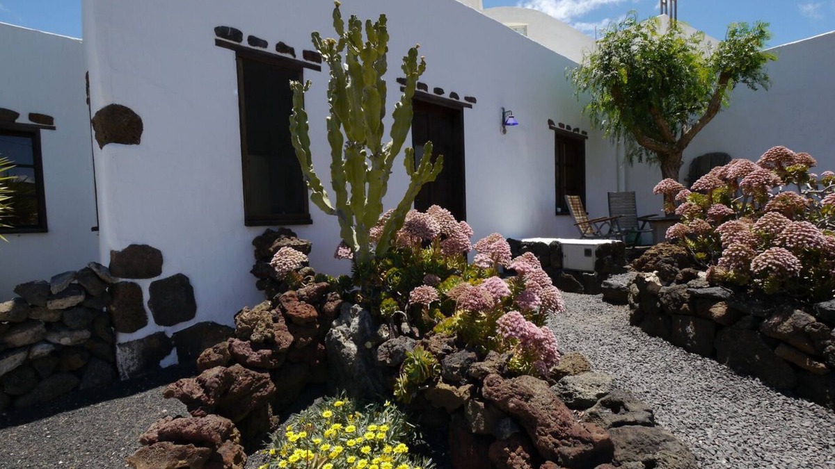 Guatiza House | CASA CONSULTORIO, country house in unique nature.