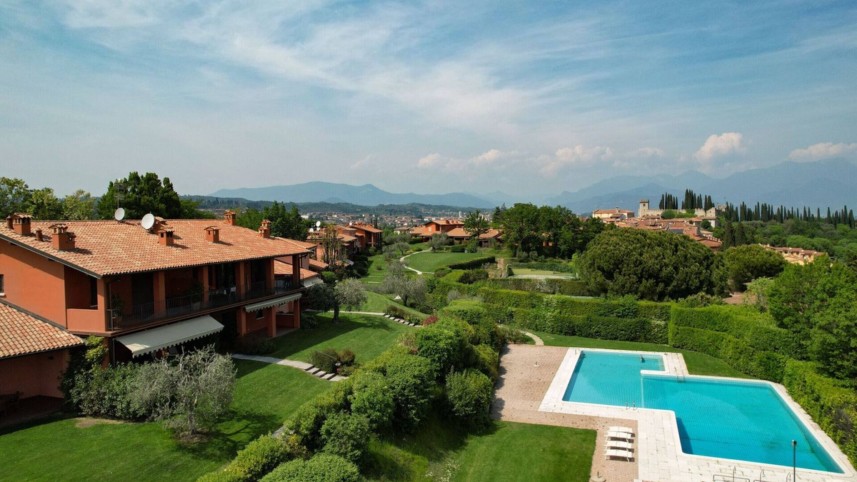Soiano del Lago Ski Chalet | Casa Cri Cri with lake view